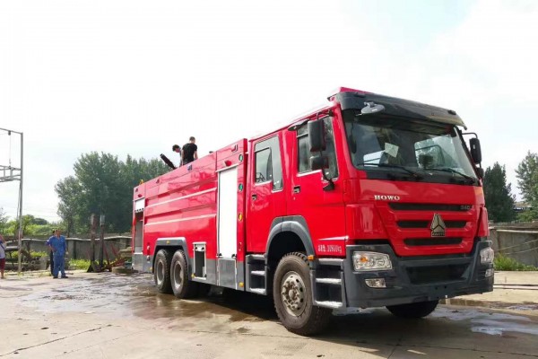 重汽后雙橋16噸水罐泡沫消防車